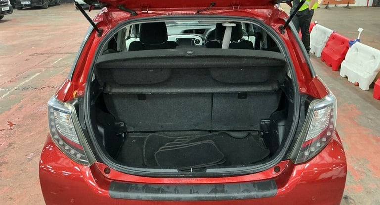 Toyota yaris 1.3 VVT-I Trend petrol late 2013 ulez compliant 