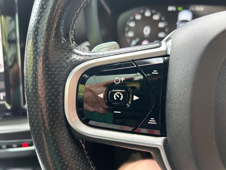 VOLVO XC60 2.0 R-Design T8 Twin Engine AWD 2018