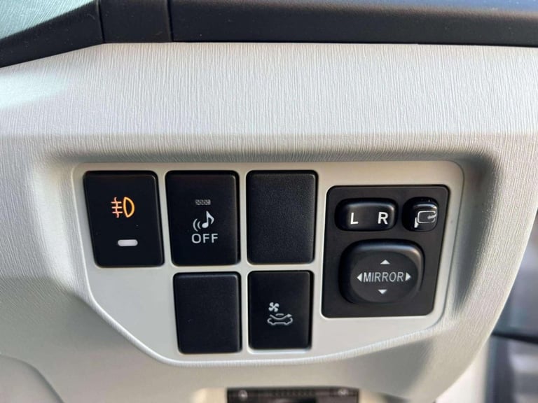 2013 Toyota Prius  1.8 VVT-h T Spirit CVT Euro 5 (s/s) 5dr Hatchback HYBRID ELECTRIC Automatic