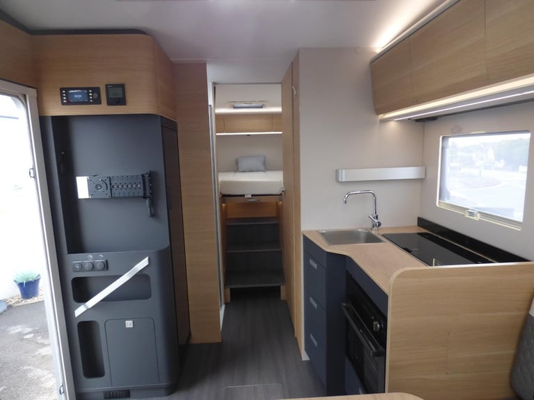 Adria Coral 670 DL 60Y DIESEL AUTOMATIC 2025