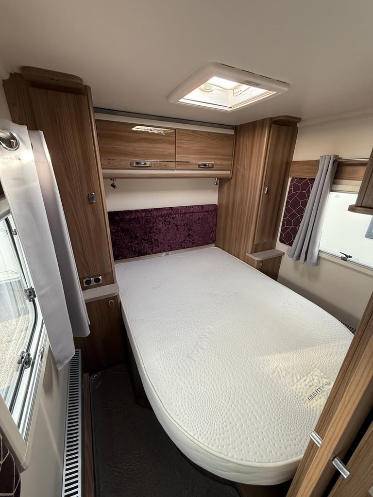 Swift Challenger 560 Rear Island Bed Middle Bathroom 