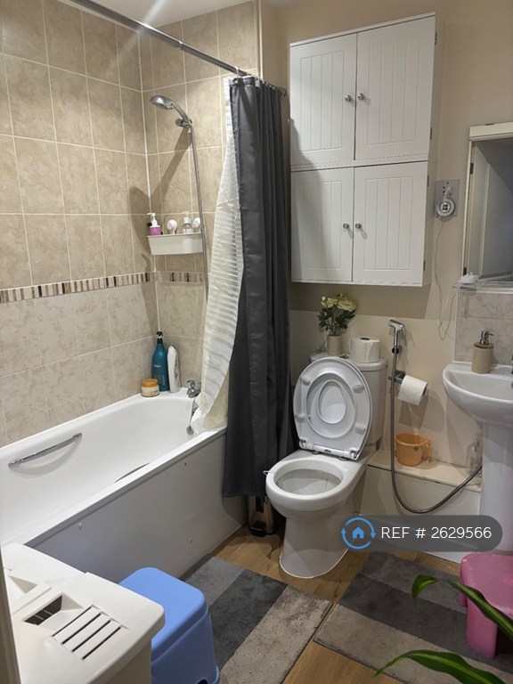 2 bedroom flat in Grays Place, Slough, SL2 (2 bed) (#2629566)