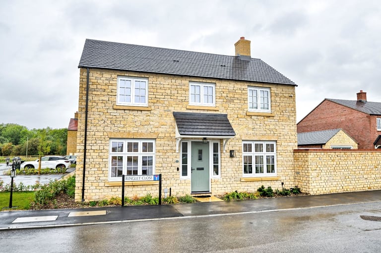 3 Bed Detached House, Ringlet Close, OX25