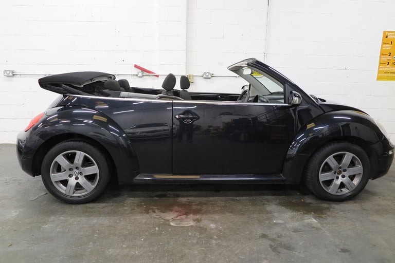 2011 Volkswagen Beetle 1.6 Sola 2dr CONVERTIBLE Petrol Manual