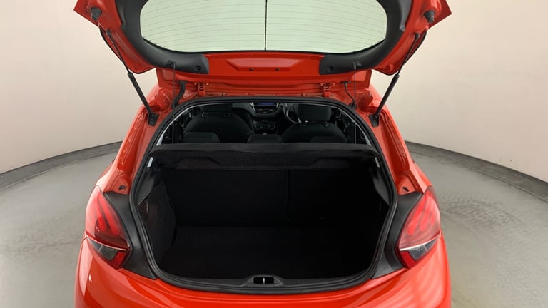 2016 Peugeot 208 1.2 PureTech XS White Hatchback 5dr Petrol Manual Euro 6 (82 ps) Hatchback Petro...