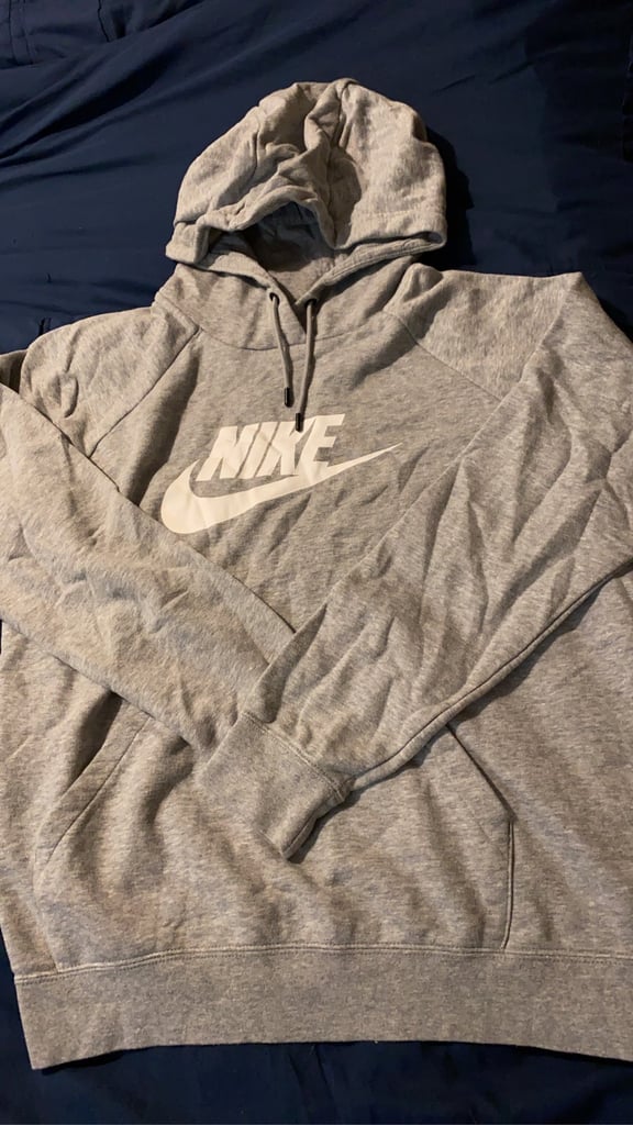Grey Nike hoodie size L in excellent condition 
