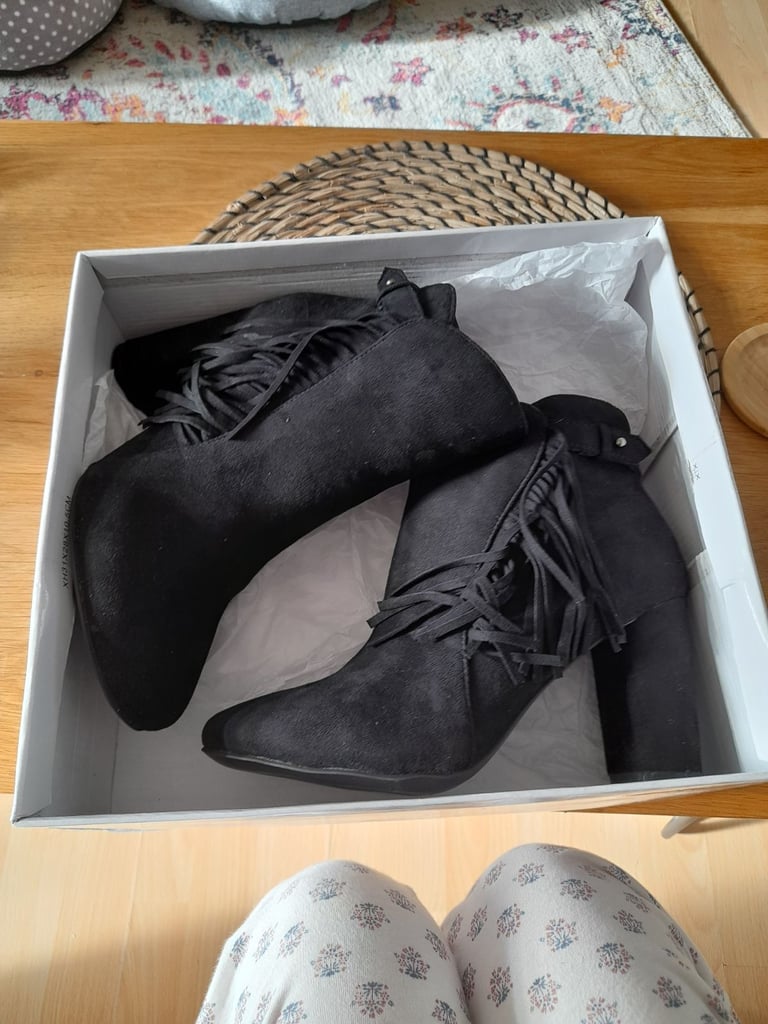 6 Ikea pictures in Black frames 