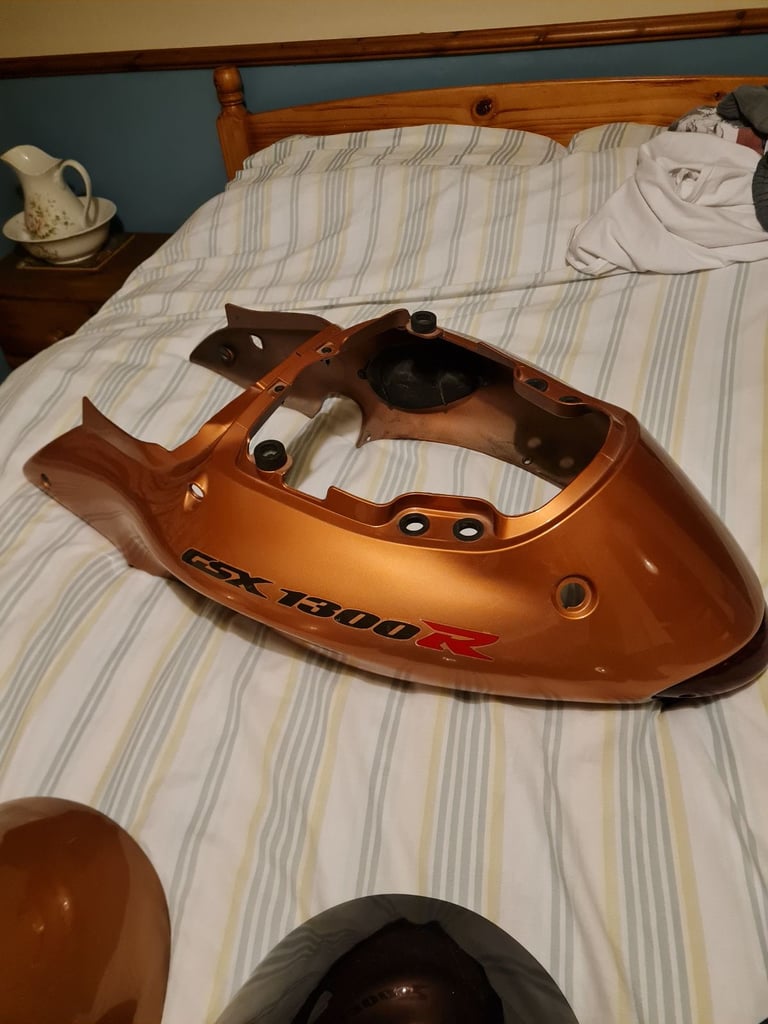 Hayabusa Gen1 tailpiece and five rear seat pods for sale. 