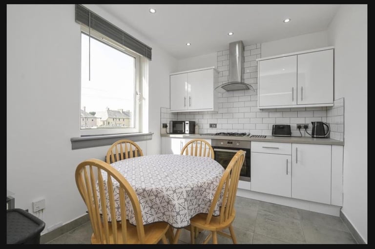🌟 Cozy Room Available for Female pPofessional or Student in Family Home