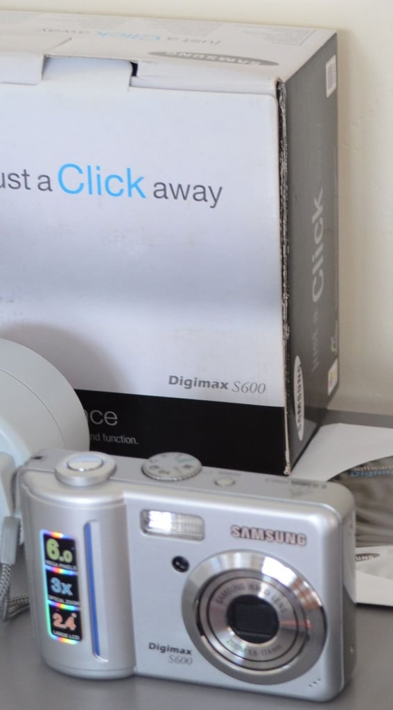 Digital Camera Samsung Digimax S600 with 6 mega pixels – post or collect