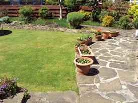 flexible arrangements- small sunny cosy room free parking/garden all inclusive