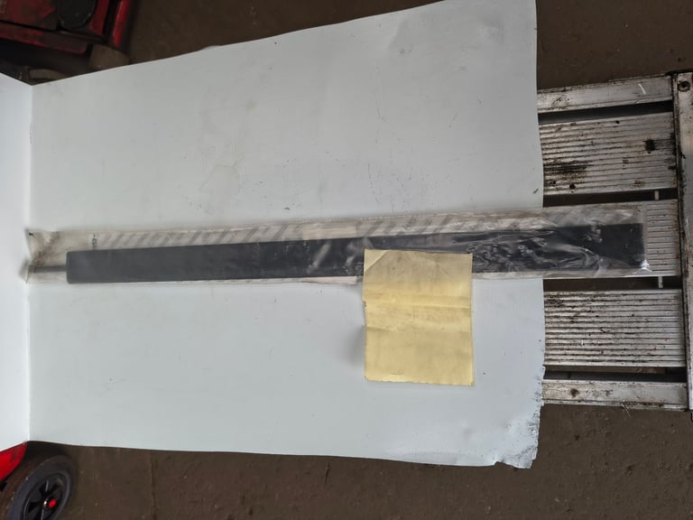 Iveco Daily Fuel Tank Support Straps (Pair) 500327771