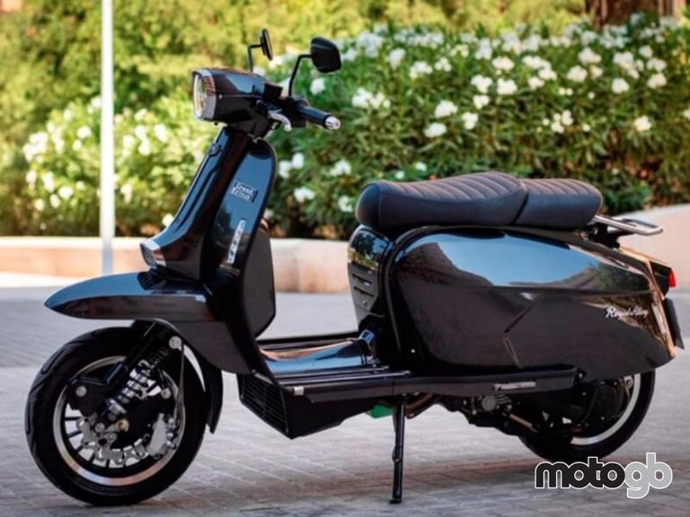 Royal Alloy TG 125cc S a Modern Classic Retro Automatic Moped Scooter For Sal...
