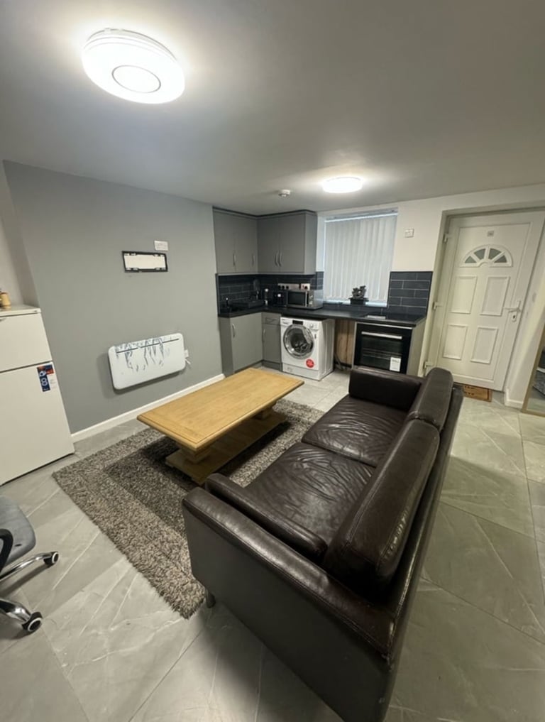 Studio Flat with bills included 
