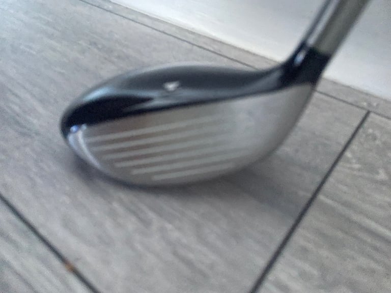 TITLIEST 909 F2 13.5 DEGREE FAIRWAY WOOD WITH A GRAPHITE REGULAR SHAFT