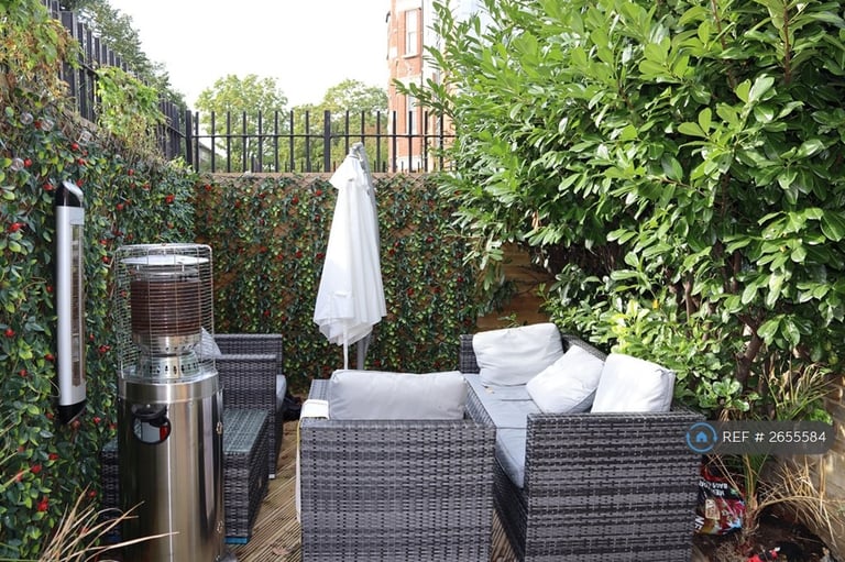 1 bedroom flat in Pavilion Mansions, London, SW9 (1 bed) (#2655584)