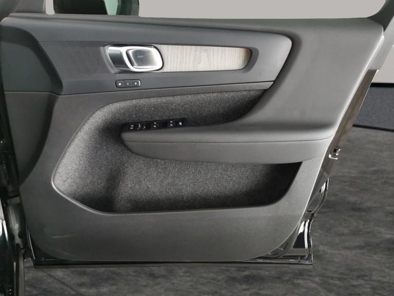 2022 Volvo XC40 2.0 B3P Plus Dark 5dr Auto ESTATE PETROL Automatic