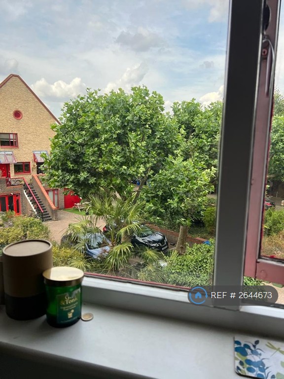 3 bedroom flat in Bywater Place, London, SE16 (3 bed) (#2644673)