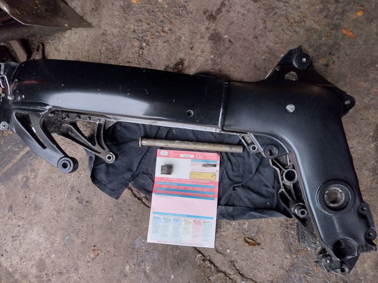 TRIUMPH 955i SPRINT RS/ST FRAME AND V5. 1999 - 2004. Free UK carriage.