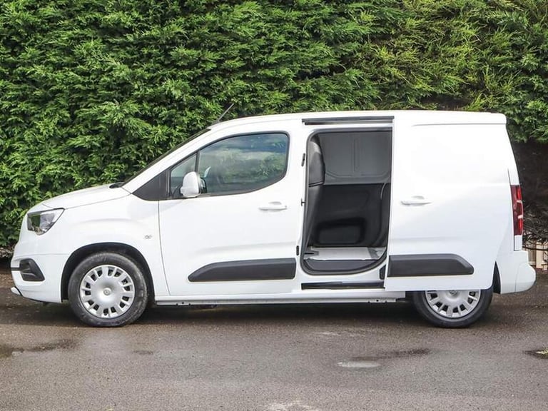 2020 Vauxhall Combo 2000 1.5 Turbo D 130ps H1 Sportive Van Auto PANEL VAN DIESEL Automatic