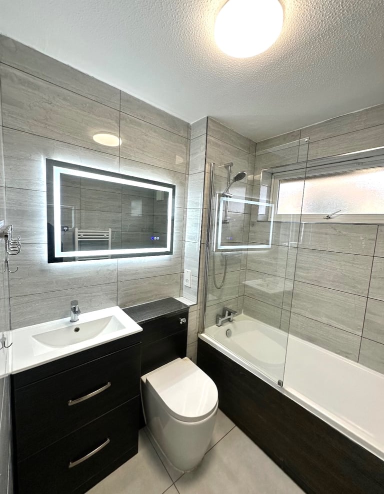 (Not a studio)Double room including bills for single occupancy Postcode TW12 3YZ