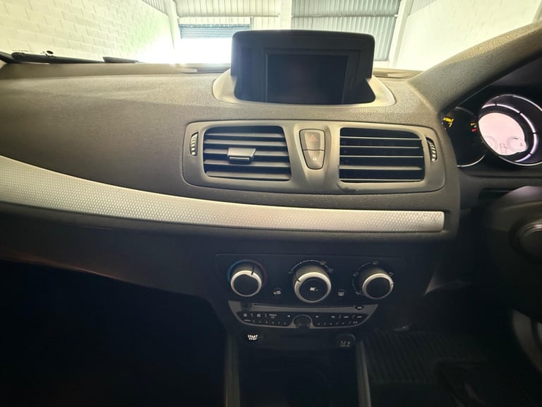 2012 Renault Megane 1.6 16V Dynamique TomTom Euro 5 3dr COUPE Petrol Manual