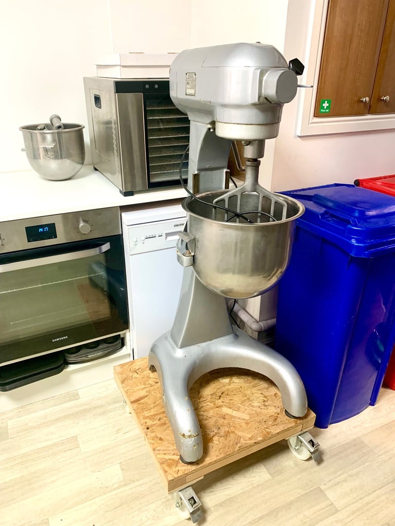 image for Hobart A200 mixer with 2 bowls & 2 beaters