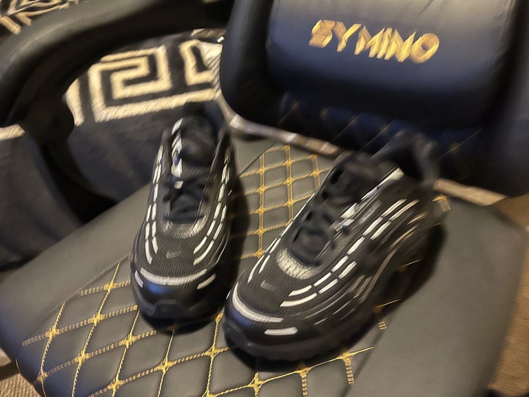 Air max to 2.5 size 10