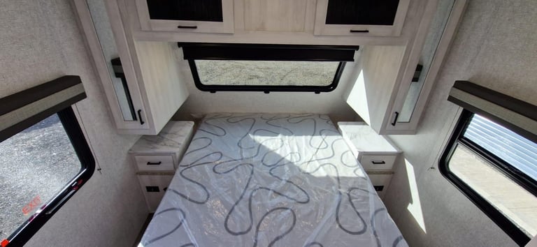 Forest River East To West Longitude 319BH American Caravan 5th Wheel