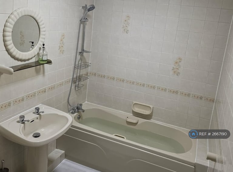 2 bedroom flat in Somerset Court, Blackpool, FY1 (2 bed) (#2667190)