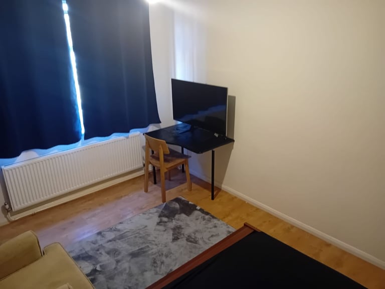 Furnitured dobule room for a single tenant LU4