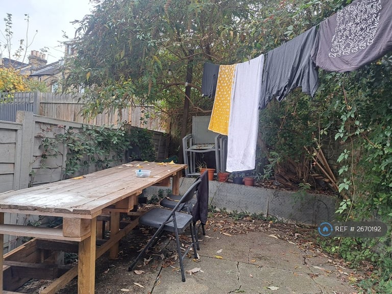 3 bedroom house in Jennings Road, London, SE22 (3 bed) (#2670192)