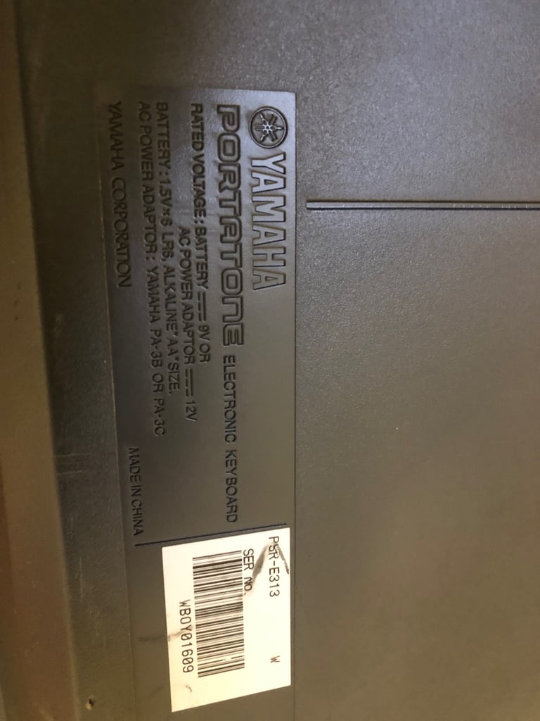  Yamaha. E 373  Electronic Key Board  plus stand and head set 