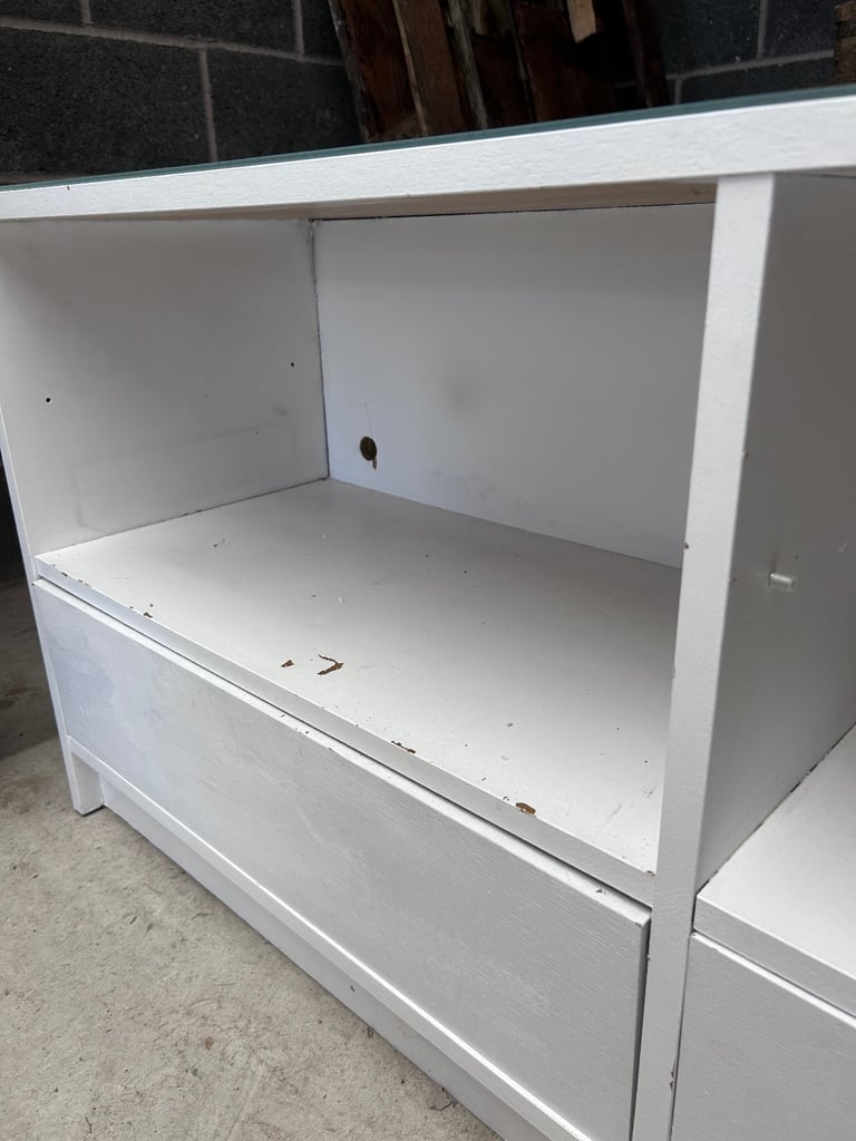 Tv stand 