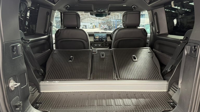 2024 Land Rover Defender Diesel Estate 3.0 D300 X-Dynamic HSE 90 3dr Auto SUV Diesel Automatic