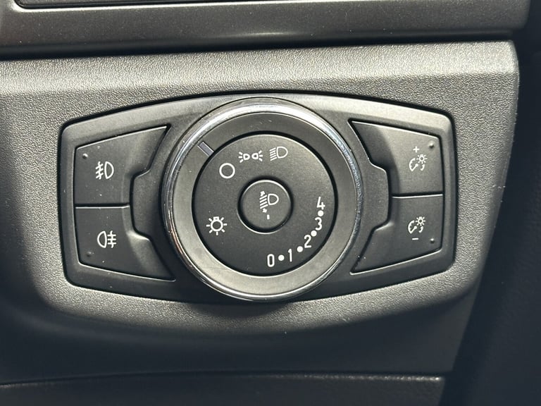 2015 Ford Mondeo 2.0 TDCi EcoNetic Zetec Diesel Manual 5 Door Hatchback Black