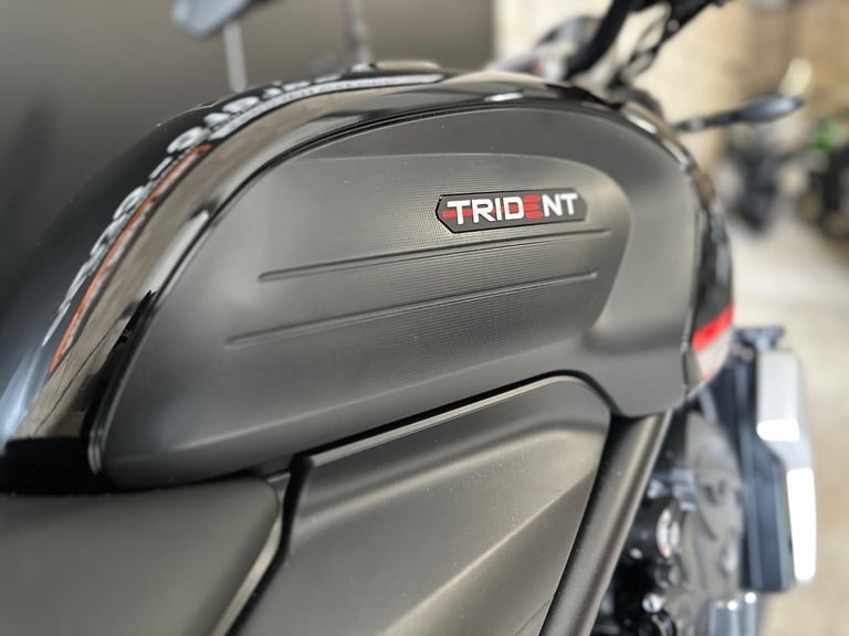 STUNNING ONE OWNER 2024/24 TRIUMPH TRIDENT 660 MOTORCYCLE