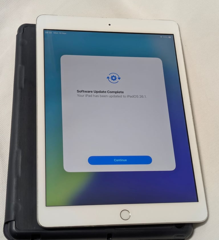 Apple iPad 8 128GB iOS 26 WiFi + SIM 10.2 inches, for work, kids, business, or personal use