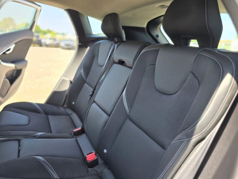 2019 Volvo V40 2.0 D2 Momentum Edition Auto Euro 6 (s/s) 5dr Hatchback Diesel Automatic