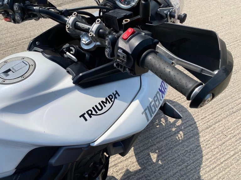 2016 16 TRIUMPH TIGER 800 XRT WHITE ENDURO FULL ADVENTURE LUGGAGE TOURER