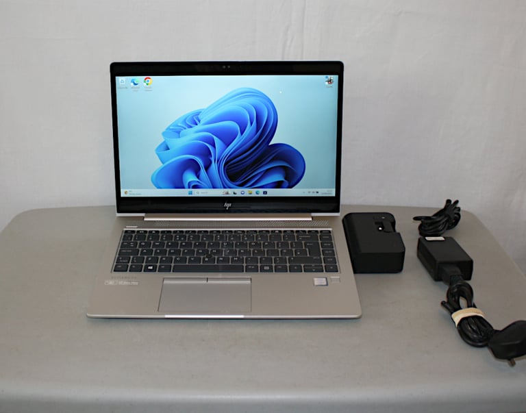 HP Laptop with Docking Station UHD Intel i5 8th Gen 16Gb RAM 512Gb SSD