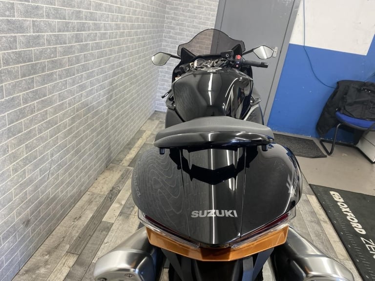 2021 SUZUKI GSX 1300 R HAYABUSA WITH ONLY 4701 MILES IN THE BEST COLOUR SCHEM...