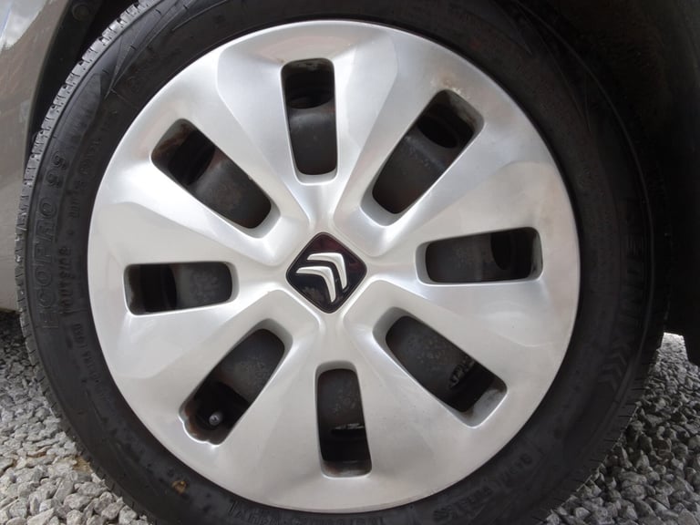 1.0 VTi Feel 5dr £20 TAX +FSH +BTOOTH +JUST SERVICED*