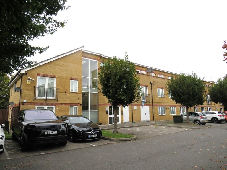 2 bedroom 2 bath flat for rent in Heston Hounslow TW5