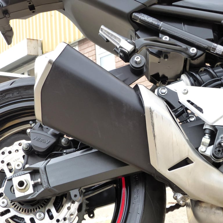 2024 KAWASAKI Z900 FPFNN, STUNNING LOW MILEAGE 1-OWNER MOTORCYCLE.