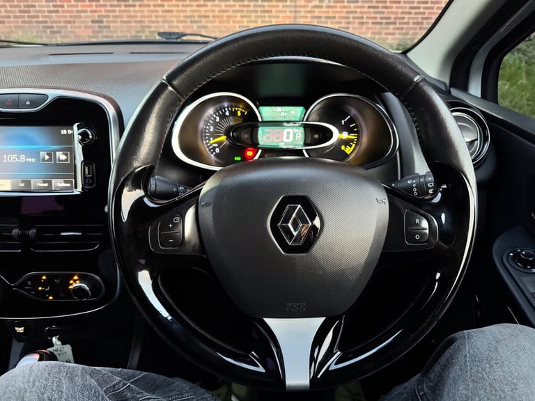 2015 Renault Clio 1.5 dCi Dynamique S Nav Auto Euro 6 5dr HATCHBACK Diesel Automatic