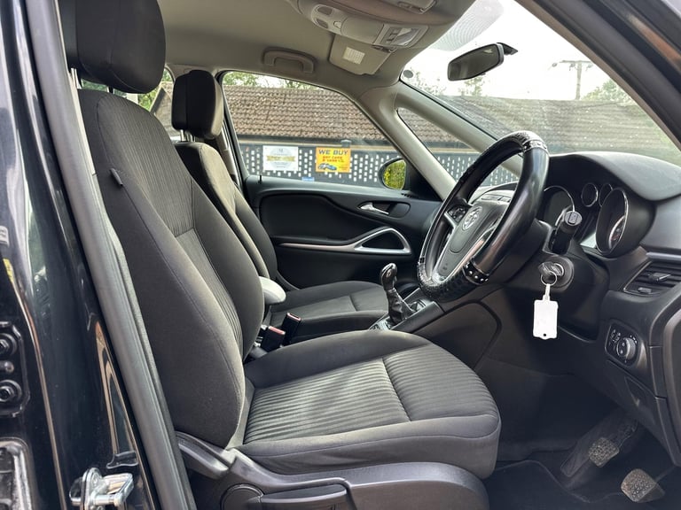 2013 Vauxhall Zafira Tourer 1.8 16V Exclusiv Euro 5 5dr Petrol