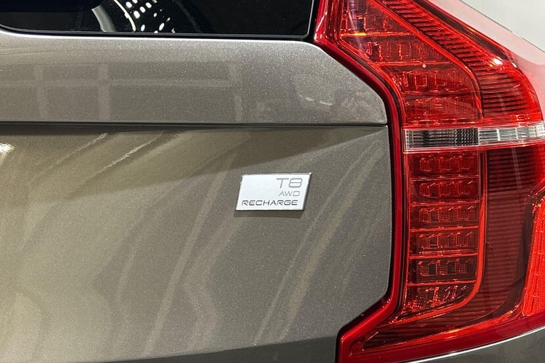 2021 Volvo XC90 Recharge R-Design, T8 AWD plug-in hybrid, 7 Seats ESTATE Petrol/Electric Hybrid A...