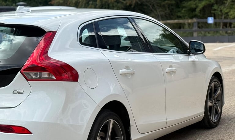 2015 Volvo V40 1.6 D2 R-Design Powershift Euro 5 (s/s) 5dr Diesel