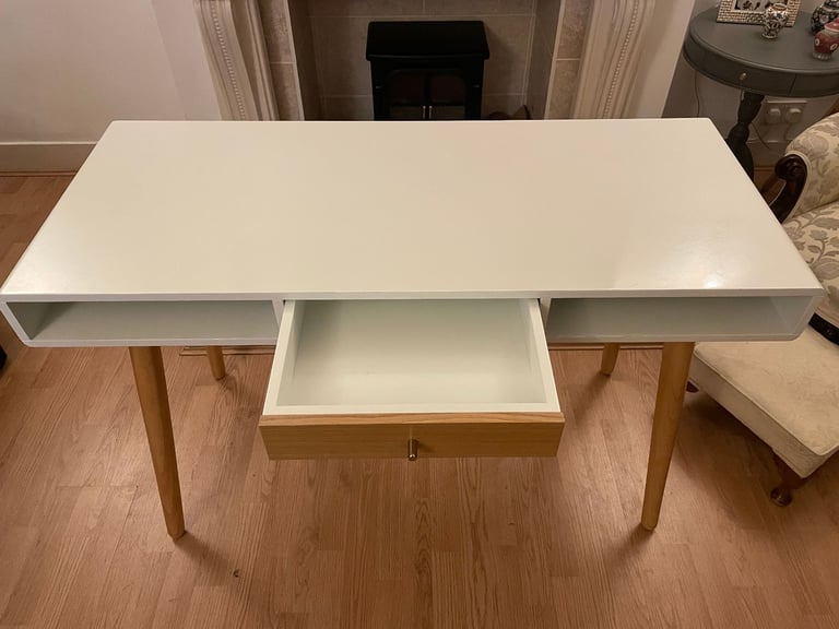 Fantastic, designer High Gloss White Desk with drawer - delivery possible